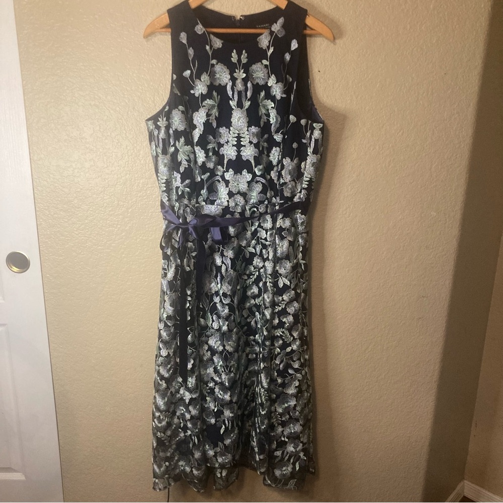Tahari Floral Metallic Embroidered Dress Formal Cocktail Feminine Romantic 14P